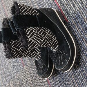 Sorel TIVOLI II Youth Waterproof Boot Suede Detailed Checker Pattern Sz 2